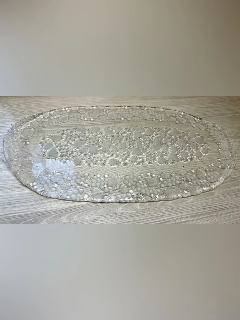 VTG Embossed Clear Glass Platter with Strawberries Blueberries Raspberries 16x8